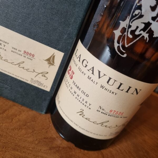 Lagavulin 25 yo (1977/2002), Diageo Special Releases, 57.2% - Image 2